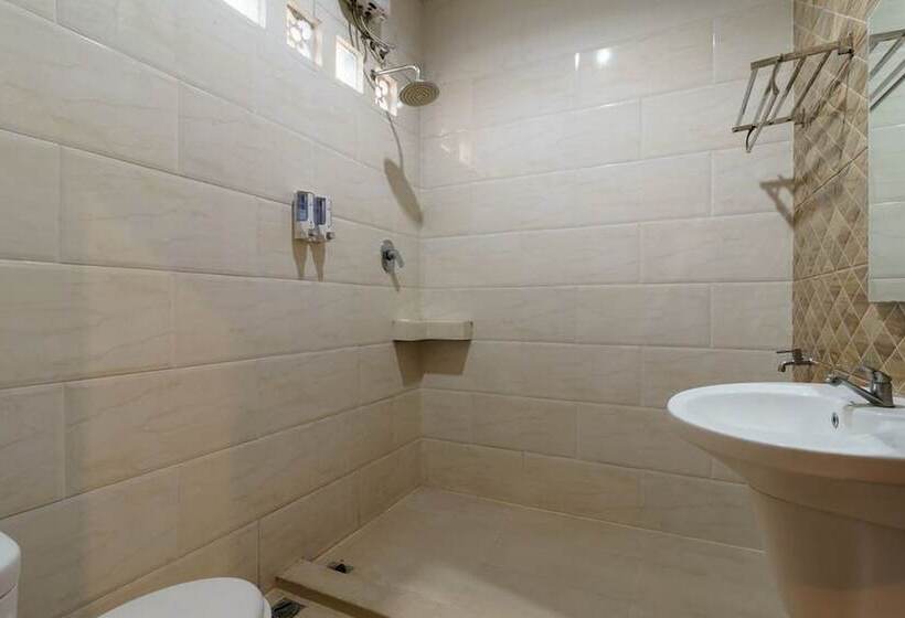 بنسيون Reddoorz Syariah Near Fort Marlborough