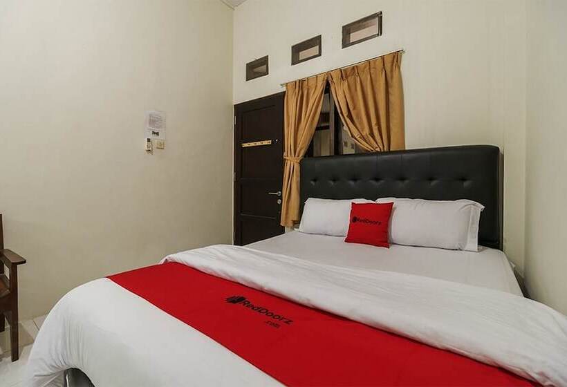 بنسيون Reddoorz Syariah Near Fort Marlborough