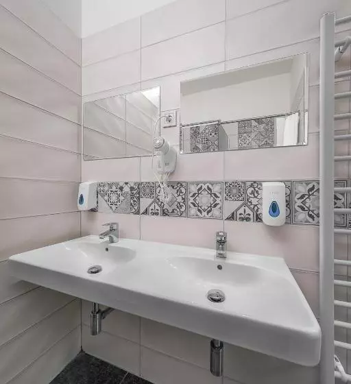 Retkeilymaja Castle Wall Inn