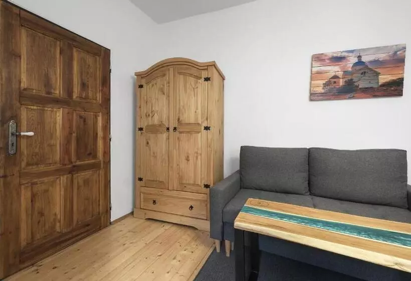 Retkeilymaja Castle Wall Inn