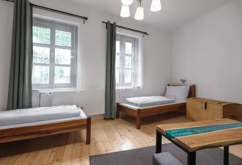 Retkeilymaja Castle Wall Inn