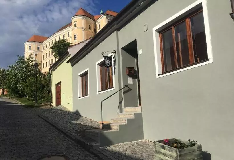 Retkeilymaja Castle Wall Inn