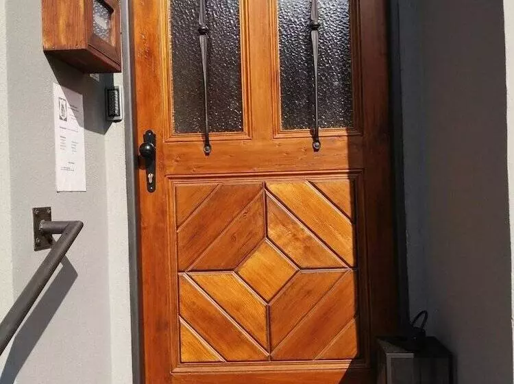 Retkeilymaja Castle Wall Inn