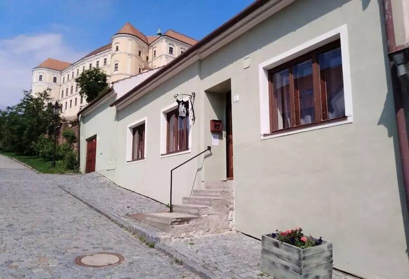 Retkeilymaja Castle Wall Inn