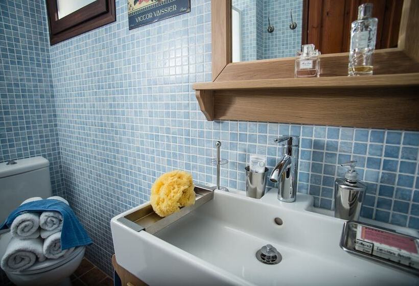 Amboula Beach Apartments