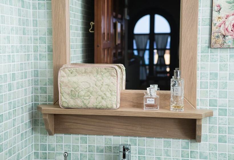 Amboula Beach Apartments