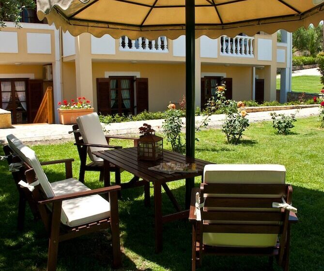 Amboula Beach Apartments