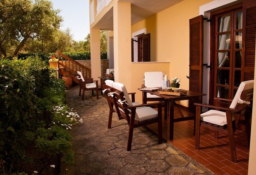 Amboula Beach Apartments