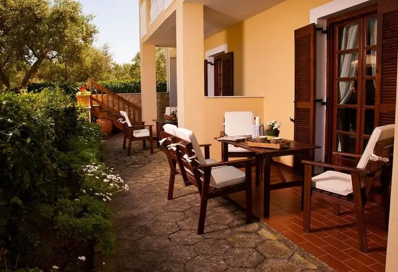 Amboula Beach Apartments
