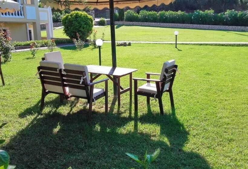 Amboula Beach Apartments