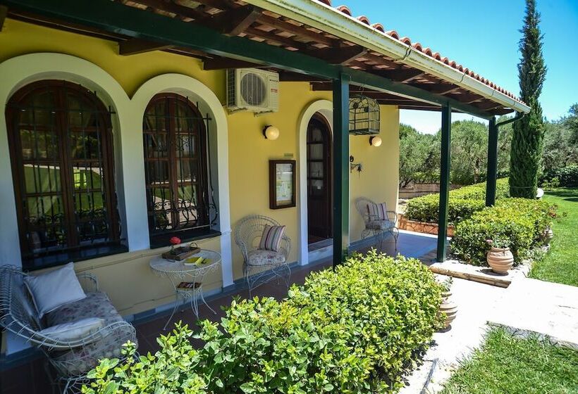 Amboula Beach Apartments