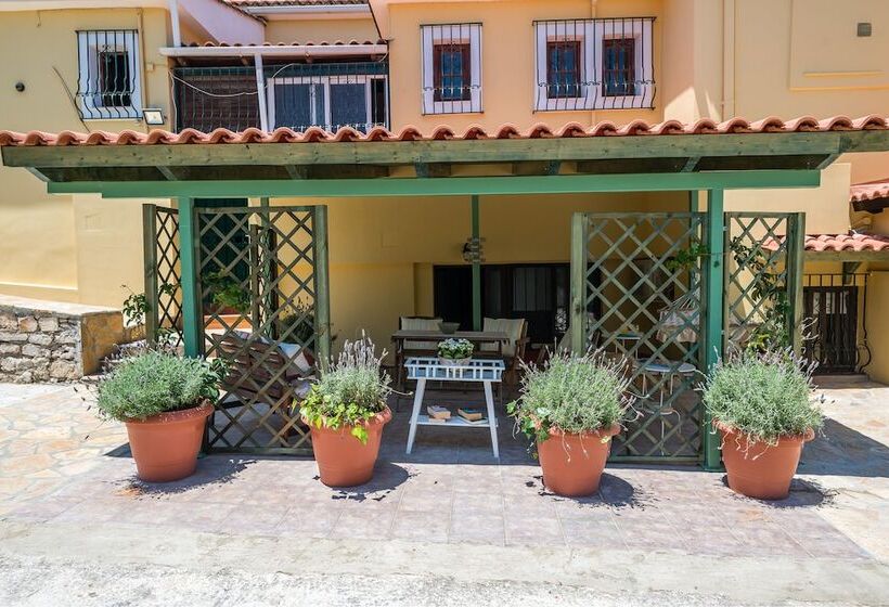 Amboula Beach Apartments