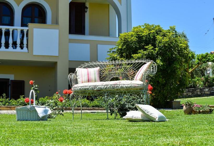 Amboula Beach Apartments