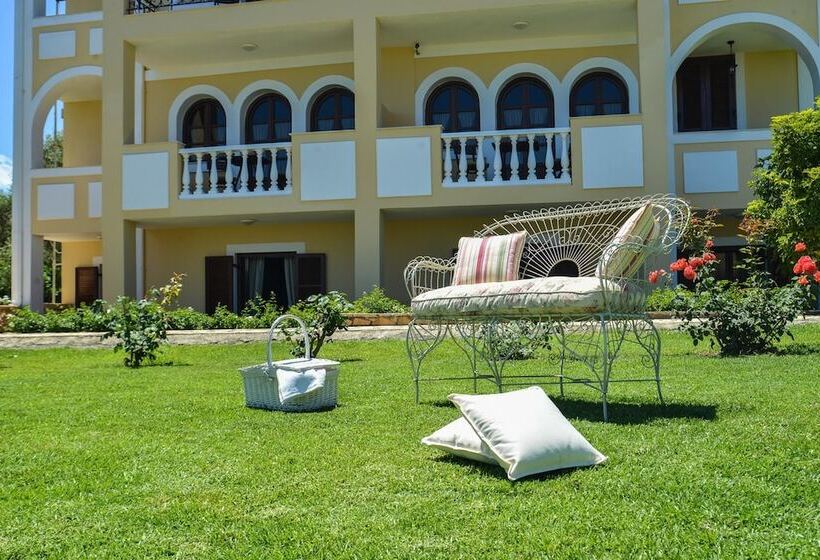 Amboula Beach Apartments