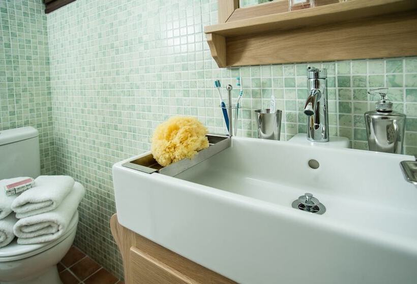 Amboula Beach Apartments