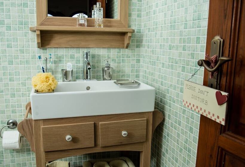 Amboula Beach Apartments