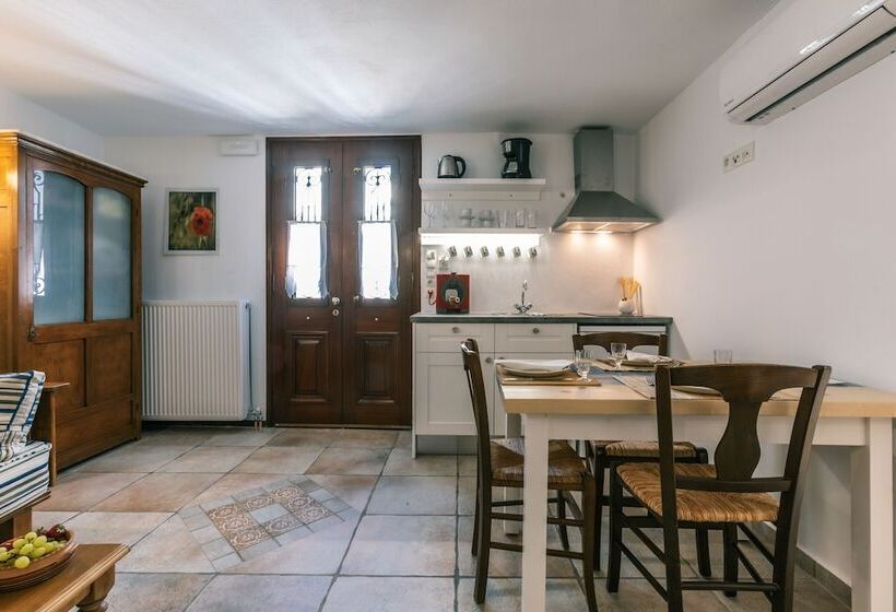 Arco Naxos Luxury Apartments