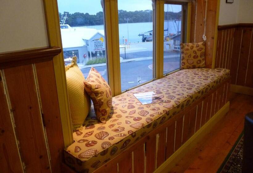 فندق Bushmans Cafe