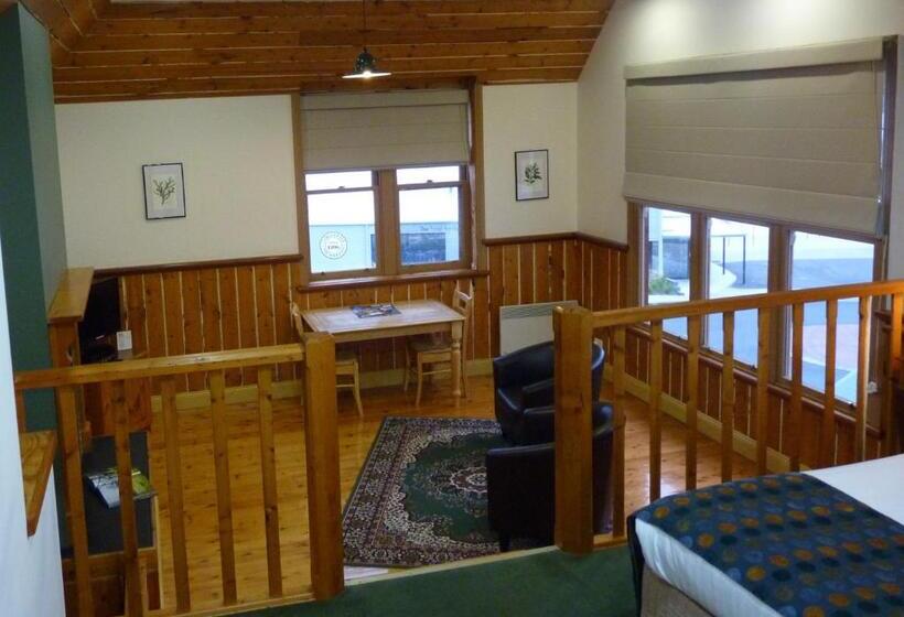 فندق Bushmans Cafe