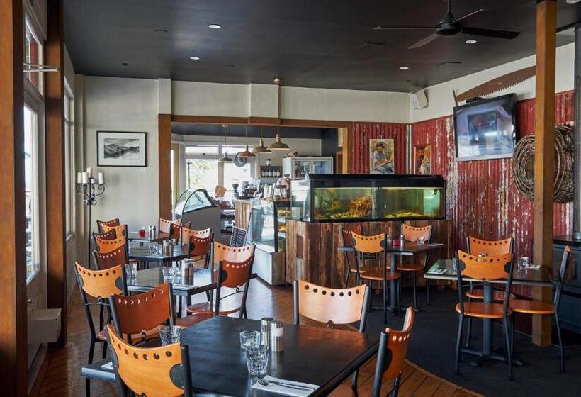 فندق Bushmans Cafe