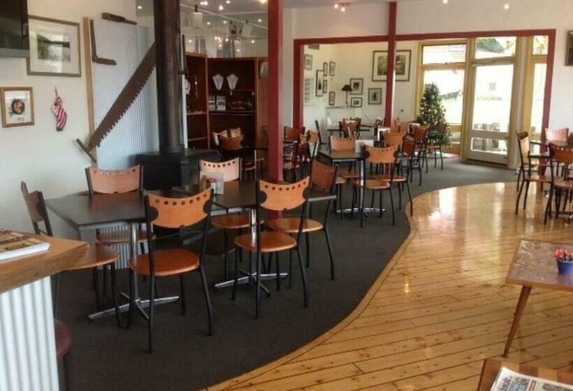 فندق Bushmans Cafe