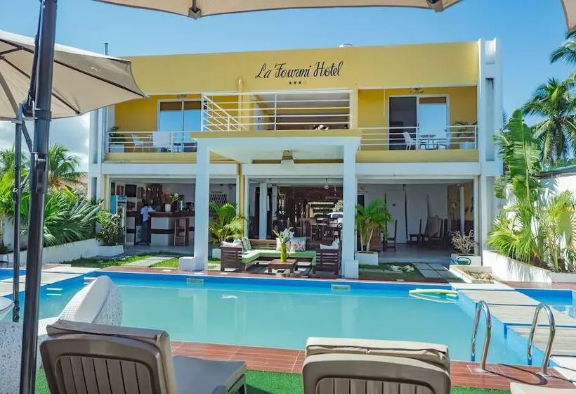 هتل La Fourmi Hôtel