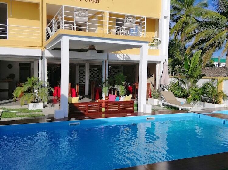 هتل La Fourmi Hôtel