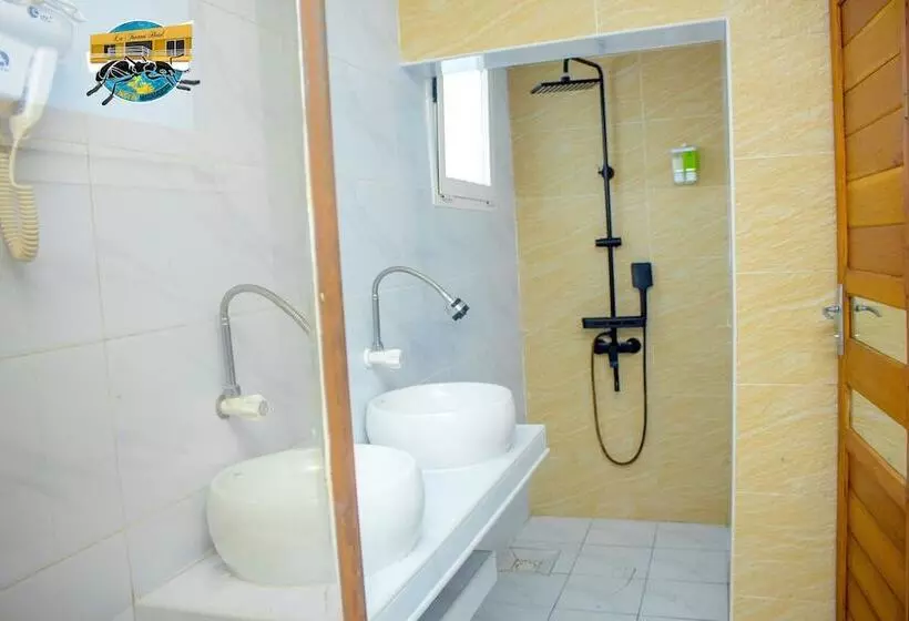 هتل La Fourmi Hôtel