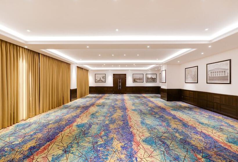 Hotel Lemon Tree Premier, Mumbai International Airport