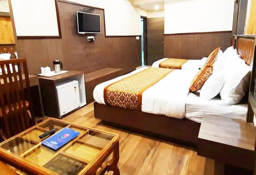 هتل Ocean Waves Chintpurine International