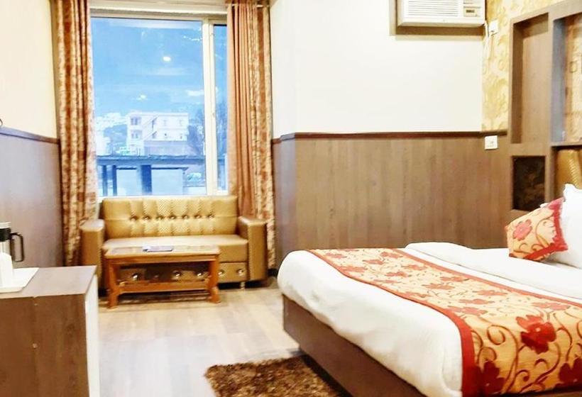 هتل Ocean Waves Chintpurine International