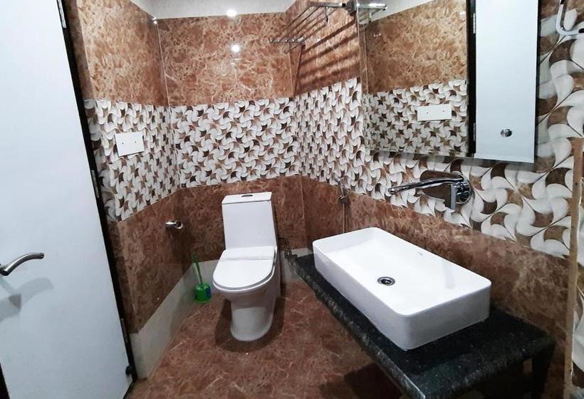 هتل Ocean Waves Chintpurine International