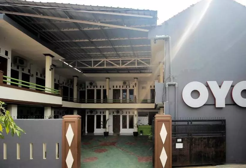 هتل Oyo 659 Kost And Home Stay Wisma Mulia