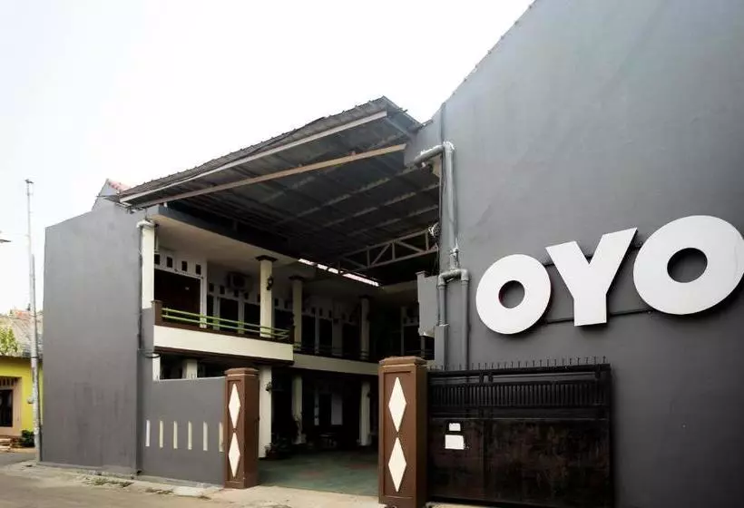 هتل Oyo 659 Kost And Home Stay Wisma Mulia