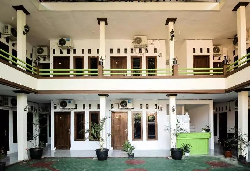 هتل Oyo 659 Kost And Home Stay Wisma Mulia