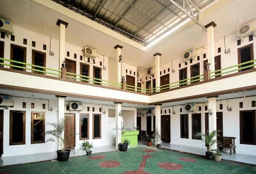 هتل Oyo 659 Kost And Home Stay Wisma Mulia