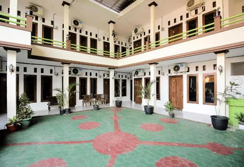 هتل Oyo 659 Kost And Home Stay Wisma Mulia
