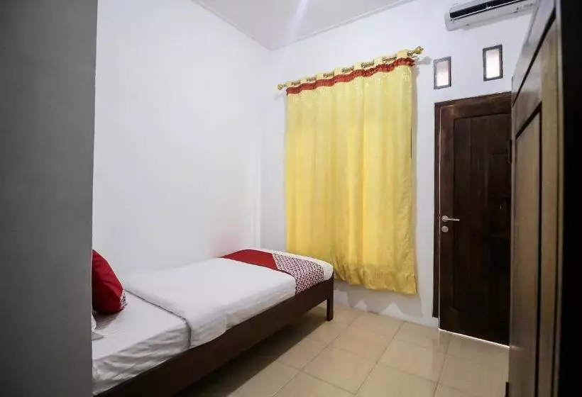 هتل Oyo 659 Kost And Home Stay Wisma Mulia
