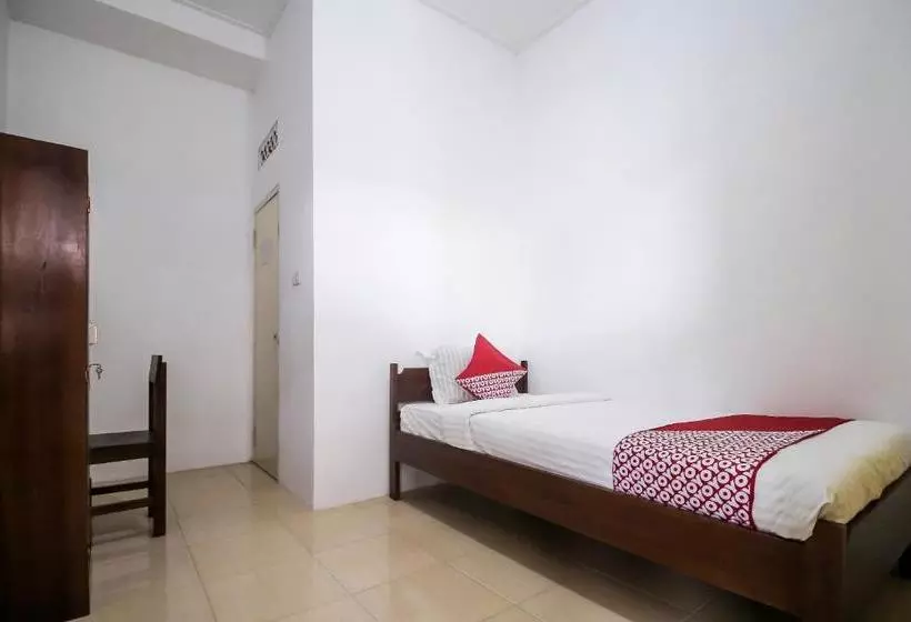 هتل Oyo 659 Kost And Home Stay Wisma Mulia