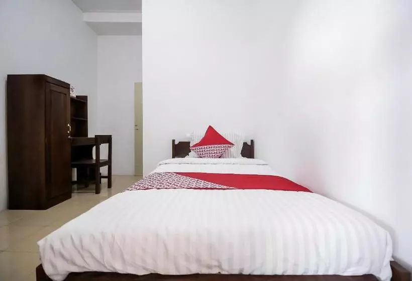 هتل Oyo 659 Kost And Home Stay Wisma Mulia