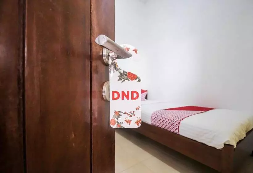 هتل Oyo 659 Kost And Home Stay Wisma Mulia