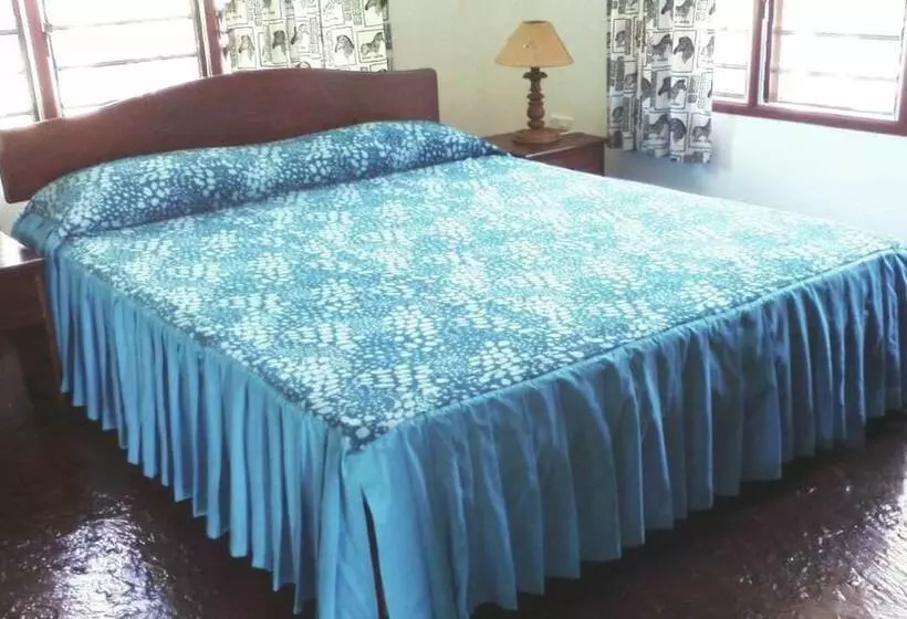 Wasini Dolphin Divers Lodge   Hostel