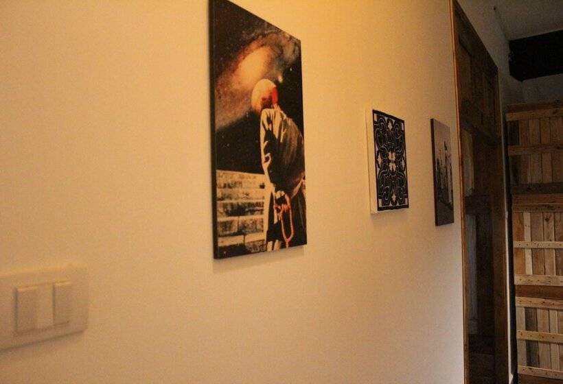 هاستل The Cabin