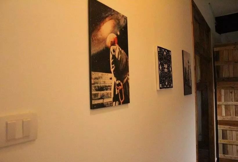 هاستل The Cabin