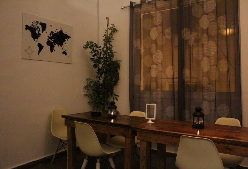 هاستل The Cabin