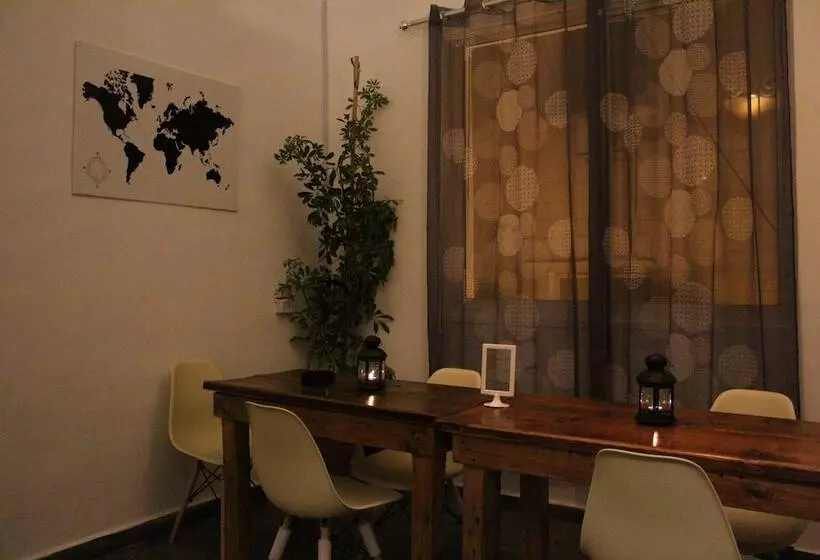 هاستل The Cabin