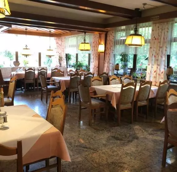 ホテル Restaurant Idyll