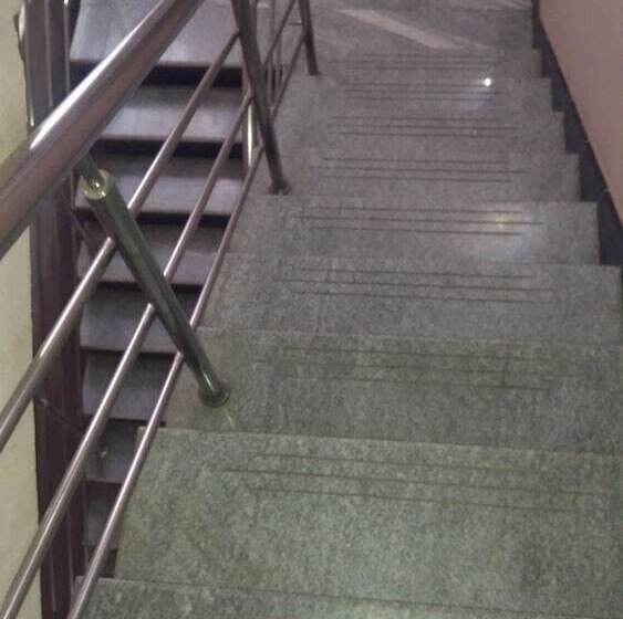 Hotel Iroomz Nagamayuri