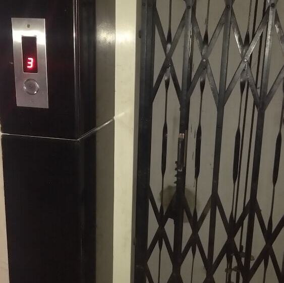 Hotel Iroomz Nagamayuri