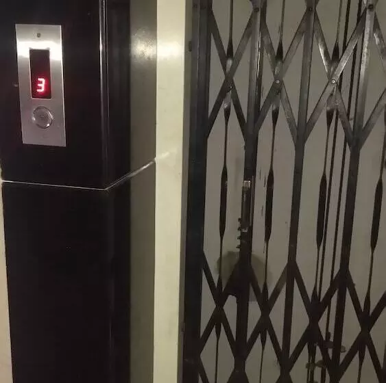 Hotelli Iroomz Nagamayuri